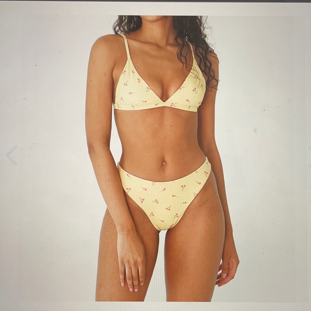 Brand-new medium-sized yellow bikini